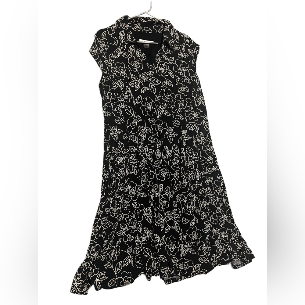 4/$25 TanJay Black & White Floral Embroidered Dress